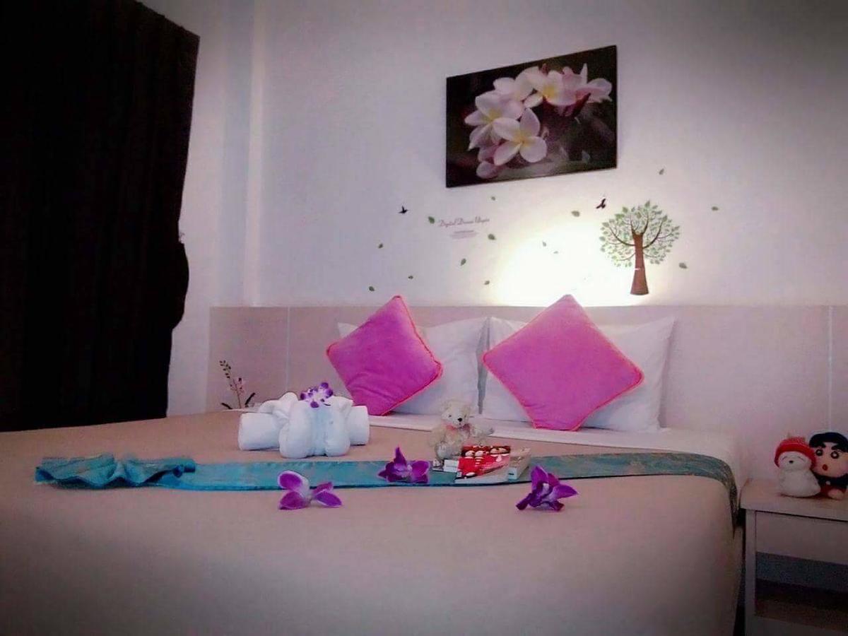 Phuthara Hostel Phuket Exterior foto