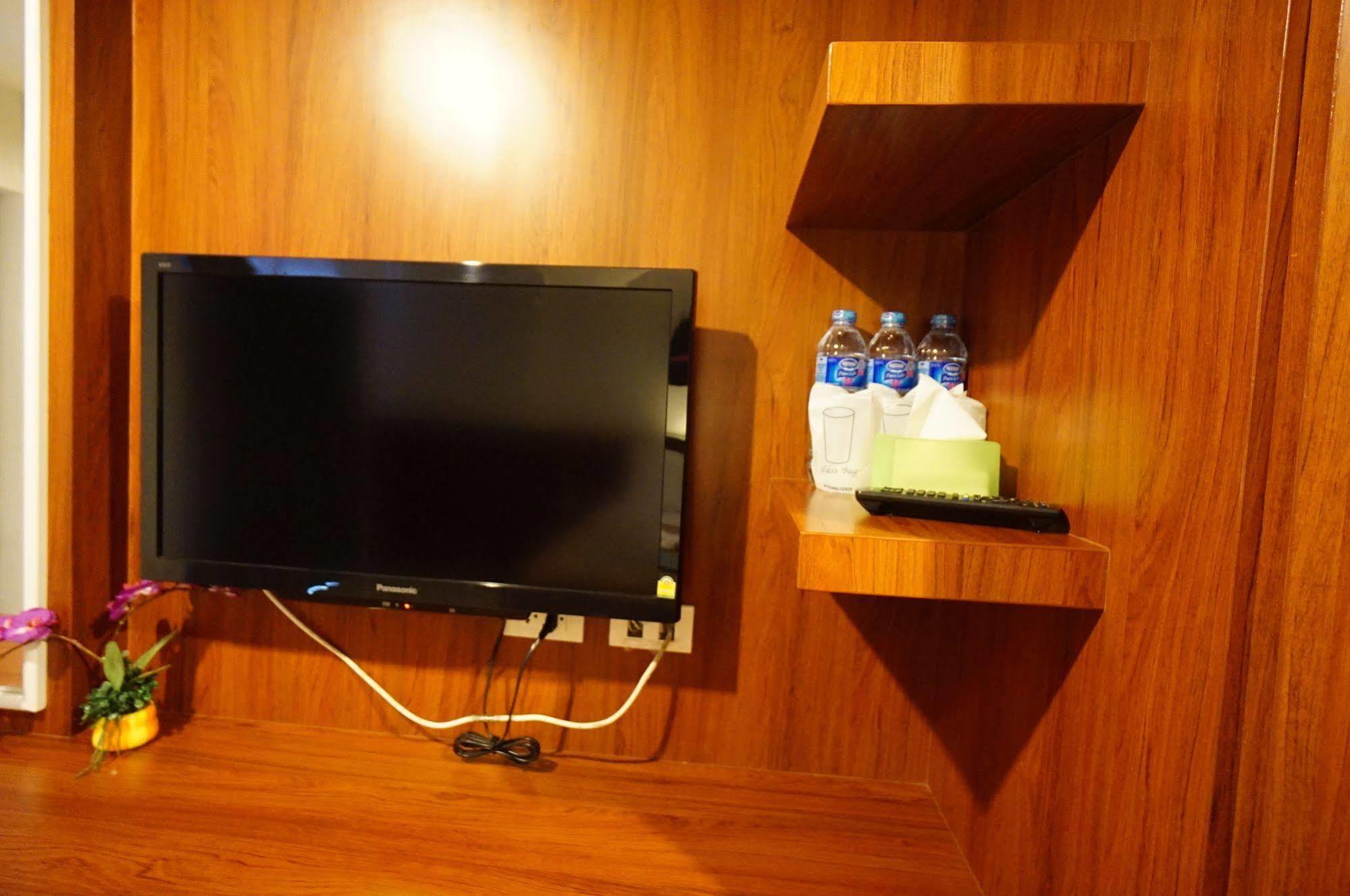 Phuthara Hostel Phuket Exterior foto